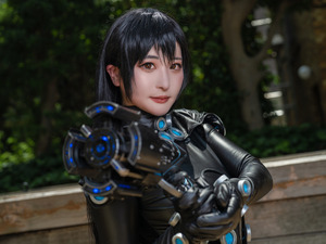 【コスプレ】黒の全身スーツが美スタイルを際立たせる！キレのあるアクションポーズで魅せる「GANTZ」レイカが美しい【写真9枚】 画像