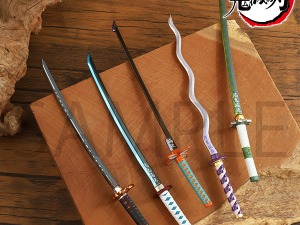 「鬼滅の刃」日輪刀がペーパーナイフに！特徴的な鐔やカラーを塗装で再現した、竈門 炭治郎や冨岡 義勇ら全5種ラインナップ 画像