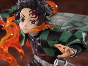 「鬼滅の刃」フィギュアが発売！ヒノカミ神楽発動時の「竈門炭治郎 煉獄鍔ver.」と、”霹靂一閃”が決まる「我妻善逸」の2商品 画像