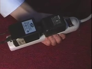 ゲーム機では改善傾向？邪魔なACアダプター問題が話題に―電源タップを占有する四角い奴ら 画像