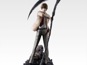 死神の鎌持つ「夜神月」フィギュアがカッコイイ！「一番くじ DEATH NOTE」発売決定―「L」も印象的な表紙イラストで立体化 画像