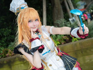 【コスプレ】『原神』熱き情熱を持った氷の料理人「エスコフィエ」登場！可憐な笑顔を振る舞うスレンダーな美脚の人気レイヤー【写真9枚】 画像