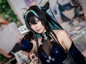 【コスプレ】ピチパツスーツの『NIKKE』リトルマーメイドが艶っぽい！品のある笑顔とスレンダーボディにグッとくる【写真6枚】 画像
