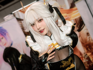 【コスプレ】着物と黒タイツのハイブリッドだと！？『NIKKE』ブランのセクシーな衣装を着こなす美女レイヤーが雅やかすぎた【写真7枚】 画像