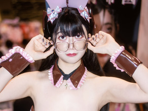 【コスプレ】バニーガールな眼鏡美人の存在感がすごい！すべてを魅了する圧倒的な目力にやられてしまう【写真6枚】 画像