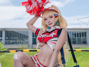 【コスプレ】美くびれ×ヘソ出しチア衣装で健康美が弾ける！応援で元気マシマシな『NIKKE』のクレイが可愛すぎた【写真10枚】 画像