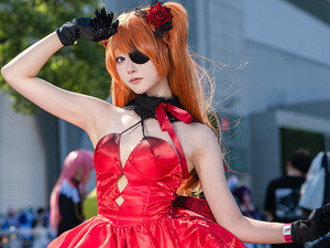 【コスプレ】『NIKKE』コラボのアスカが艶やか！しなやかなポージングで「背中で魅せる」を体現する美女レイヤー【写真9枚】 画像