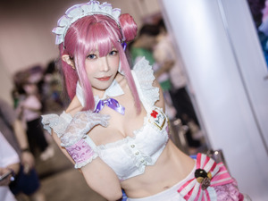 【コスプレ】ナイスバディな美女が魅せる『NIKKE』ドロシー！美くびれ＆絶対領域の太ももから目が離せない【写真7枚】 画像