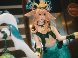 【コスプレ】香港美女の『LOL』リリアの造形美がハンパない！四足歩行を再現した幻想的な美しさに心奪われそう【写真7枚】 画像