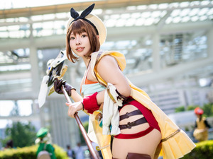 【コスプレ】ライザのむっちり太ももの再現度が高すぎる！魅惑的な二次元ボディにドキドキが止まらない【写真8枚】 画像