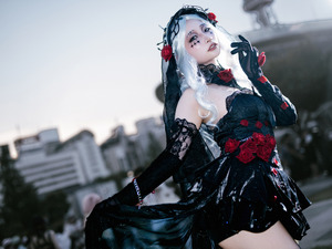 【コスプレ】編みタイツとハイヒールで美脚が際立ちまくり！『第五人格』心理学者の漆黒のドレスが幻想的な佇まい【写真8枚】 画像