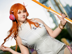【コスプレ】抜群のスタイルに魅入ってしまう！？『ONE PIECE』ナミの美くびれ＆美脚にメロメロ【写真7枚】 画像