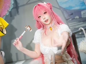 【コスプレ】まるで等身大フィギュアな『NIKKE』ドロシー！中華美女の異次元すぎるスタイルに熱視線が止まらない【写真10枚】 画像