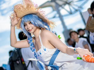 【コスプレ】白のワンピースと麦わら帽子が爽やか！スタイル抜群な「ホロライブ」兎田ぺこらのタイ美女レイヤー【写真9枚】 画像