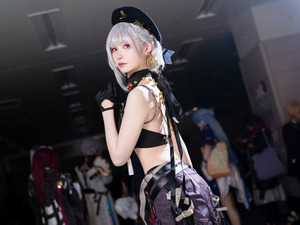 【コスプレ】背中が美しい『鳴潮』、華やかな衣装が映える『原神』『ブルアカ』など人気ゲームの美女キャラが「アコスタ池袋」に集結【写真41枚】 画像