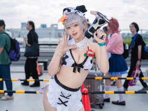 【コスプレ】白銀ノエルの牛柄衣装がインパクト強すぎ！ナイスバディにおっとりした顔立ちで天下無双な可愛らしさ【写真8枚】 画像