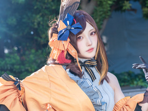 【コスプレ】肩をチラリと出した和洋折衷な衣装が艷やか！『原神』千織を美女レイヤー・しょこらが圧倒的な存在感で魅せる【写真9枚】 画像