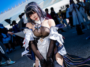 【コスプレ】台湾美女が魅せる『アズレン』鎮海がすごい！ボリューミーな太ももが際立つ衣装でS字カーブが美しすぎた【写真8枚】 画像