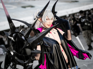 【コスプレ】『FGO』リリスの大胆不敵な佇まい！スタイル抜群の台湾美女のエナメル衣装が妖艶すぎた【写真8枚】 画像