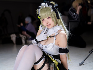 【コスプレ】目のやり場に困るグラマラスなスタイルにメイド衣装が可愛すぎる！『NIKKE』ソーダが甘い笑顔で癒しをお届け【写真7枚】 画像