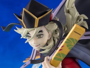 劇場版「鬼滅の刃」より「童磨」フィギュアが予約受付開始！怪しげな笑顔、エフェクトパーツで迫力の戦闘シーンを再現 画像