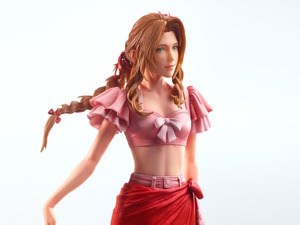 『FF7』パレオまとった水着エアリスが美しい…！可動するクラウドからティファまで、3人のフィギュアが予約受付中 画像