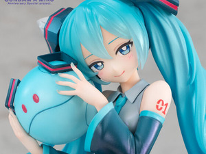 ガンダム45周年「初音ミク」×「ダブルオーガンダム」が1/7スケールフィギュア化！イラストレーター・Ixy氏によるイラストを繊細に表現 画像