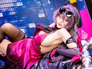【コスプレ】理性が吹き飛ぶ！スタイル抜群な中国美女レイヤーまとめ━『無限大』『カレイドライダー』などゲームキャラを完全再現【TGS2025】 画像