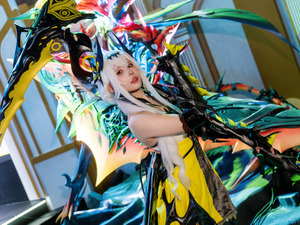 【コスプレ】ガチャ廃止で話題！『デュエットナイトアビス』武器もがっつりフル装備した美女レイヤーの迫力がすごい【写真13枚】 画像