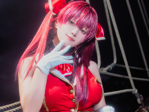 【コスプレ】今日は「ミニスカートの日」！マリン船長やセーラー戦士など、美脚際立つミニスカを着こなす美女レイヤー7選【写真37枚】 画像