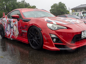 「アイマス」「ラブライブ」「バンドリ」の痛車が集結！キラキラした姿に注目【第九回 天下無双 東西最強痛車決戦 フォトレポ】 画像