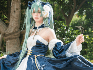 【コスプレ】10代美女レイヤーの初々しいコスに心が洗われる！初音ミクの可憐で儚いドレス姿が可愛すぎた【写真9枚】 画像