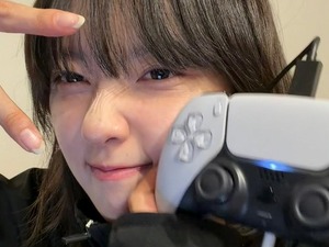 ゲーム素人だったのがもうガチゲーマー…！加藤小夏さん、『SILENT HILL f』クリア！約2か月の戦いに終止符―「深水家」父母もゲーム実況参戦 画像