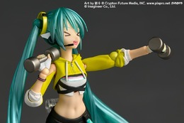 健康的なおヘソ！可動フィギュア「初音ミク　Fit Boxing Ver.」が登場ーダンベルや縄跳び、ゲームを再現可能なパーツも付属