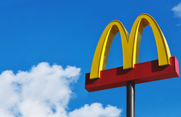 マクドナルドが『ポケモン』とコラボか？イーブイ、ピカチュウ、そして「メガルカリオ」らしきシルエットで匂わせ