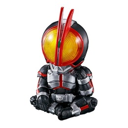 哀愁あふれる待ち姿が愛くるしい…「まちぼうけ 仮面ライダーの場合」が再販―ファイズ、カブトなど全4種を立体化