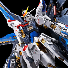 RGガンプラ「ストフリ」「デスティニー」のチタニウムフィニッシュ仕様が再販！ディスプレイを一層華やかにする「光の翼」も同時予約