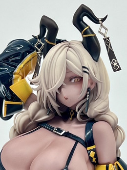 ムチムチ太ももに際どい衣装…！『アズレン』8周年リアルイベントで新作フィギュア多数展示―どれもこれもやっぱり過激