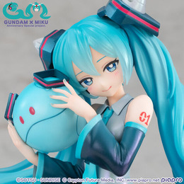 ガンダム45周年「初音ミク」×「ダブルオーガンダム」が1/7スケールフィギュア化！イラストレーター・Ixy氏によるイラストを繊細に表現
