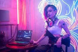 MSIゲーミングノート「Cyborg 15/17 B2RW」×『サイバーパンク2077』で叶える、本物の“没入（ジャック・イン）”。最高のプレイ環境で、コスプレイヤーと共にナイトシティを駆けてきた
