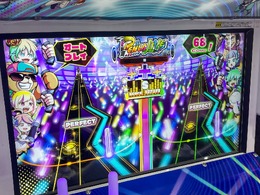 ライブのように“ペンラ”を振れ振れ!『PENLALIVE』は新感覚なペンライトリズムゲーム【アミューズメント エキスポ】
