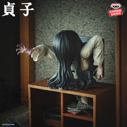 どこからでも貞子を生やせる?!モニターからはい出す瞬間を切り取った「のろいの胸像フィギュア」が日常生活を彩る