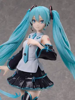 抱えるほどの圧巻サイズ！「初音ミク」が豆の素氏の描くパッケージイラストをもとに1/3スケールフィギュア化