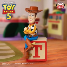 「トイ・ストーリー」ウッディたちを揃えると“TOY”の文字が完成！フィギュア3種と「2」劇中アイテムの時計がプライズ展開