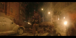 ラクーンシティの空模様は雪時々“死体”。映画「バイオハザード」独占最新映像公開！【State of Play】