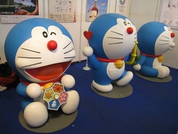 【ジャパンエキスポ2013】ジャパンエキスポだよドラえもん！藤子プロブースに等身大ドラえもんが3体出現