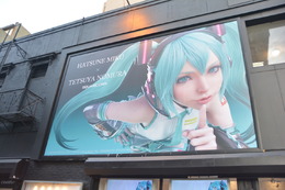 ギャラリー正面、スクエニ野村氏の初音ミク