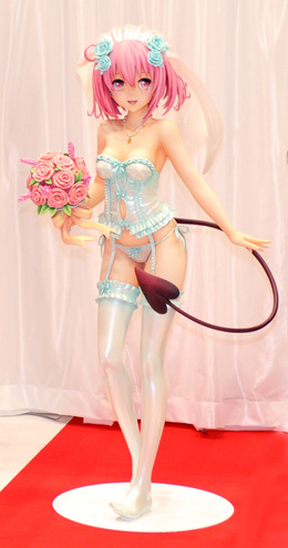 「To LOVEる」の「モモ」等身大フィギュアが限定10体で販売決定、価格は250万円