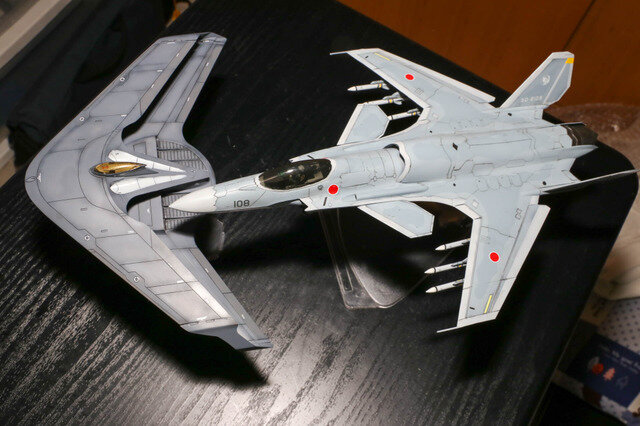 『エースコンバット』コトブキヤ1/144「X-49 ナイトレーベン」プラモデルレビュー！巨大で特異なフォルムを体感出来る魅惑のキットで「挟まっちまった」も試した
