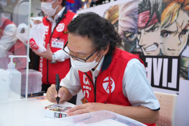 『ライブアライブ』愛に溢れたビックカメラ新宿東口店！プロデューサー時田貴司氏一日店長就任＆サイン会レポート